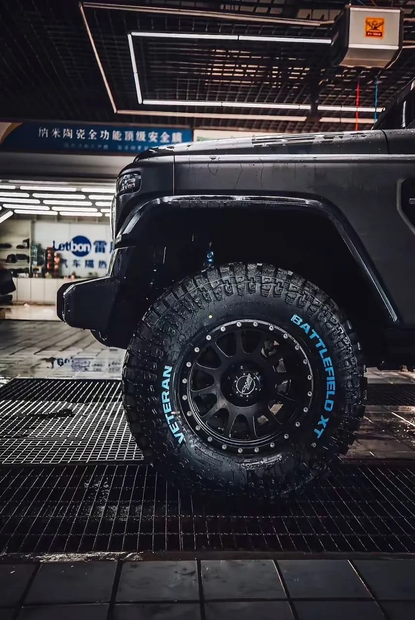 Close-up of Veteran Battlefield XT tread and sidewall